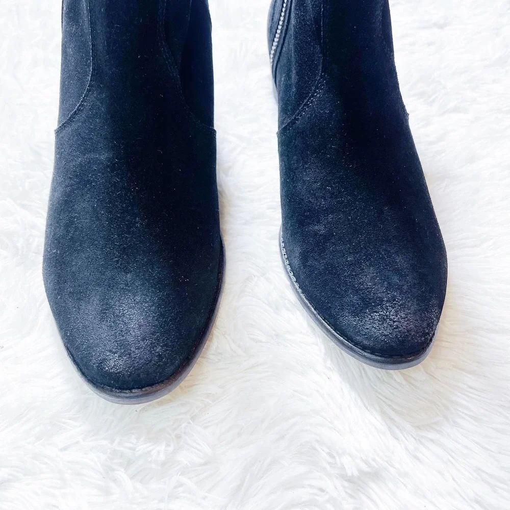 Seychelle's Suede Angle Bootie Side Zippers NWOB SZ7